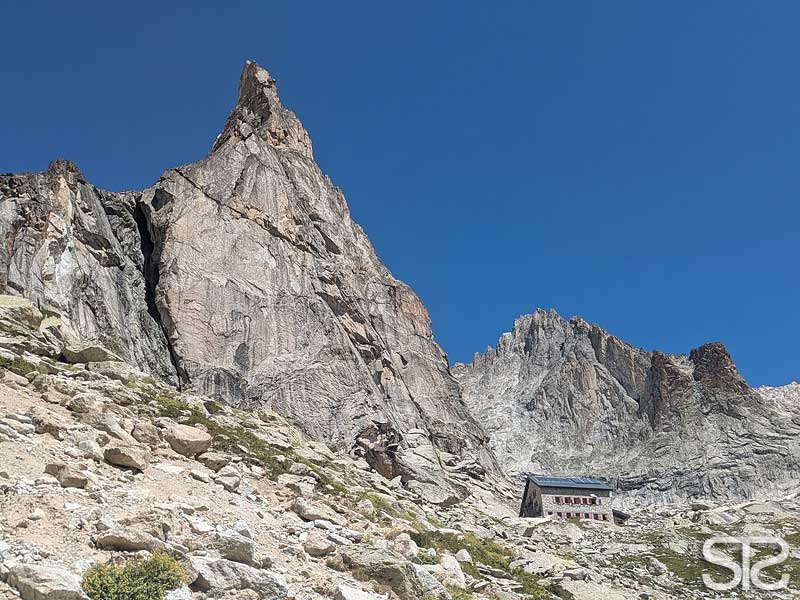 © STƧ refuge du soreiller, aiguille dibona, rechts le plaret, rouget