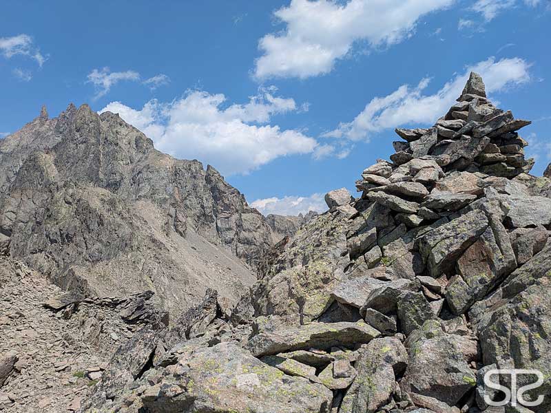 © STƧ cime du paillon SW-flanke, gipfelsteinmann