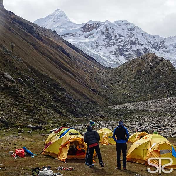 © STƧ tocllaraju, base camp